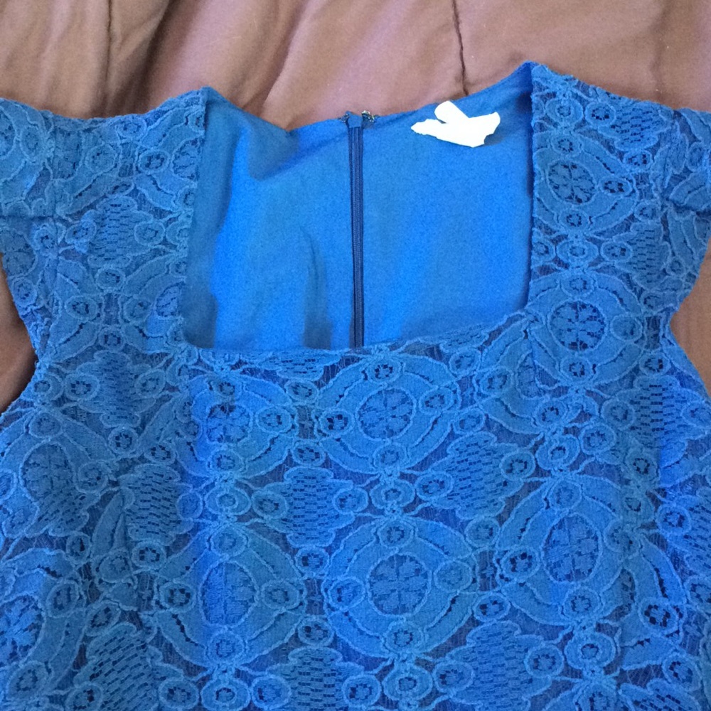 Short lace periwinkle dress